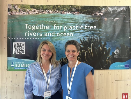 Annamaria Vujanović iz Univerze v Mariboru (na levi) in Marjetka Levstek, direktorica JP CČN Domžale-Kamnik